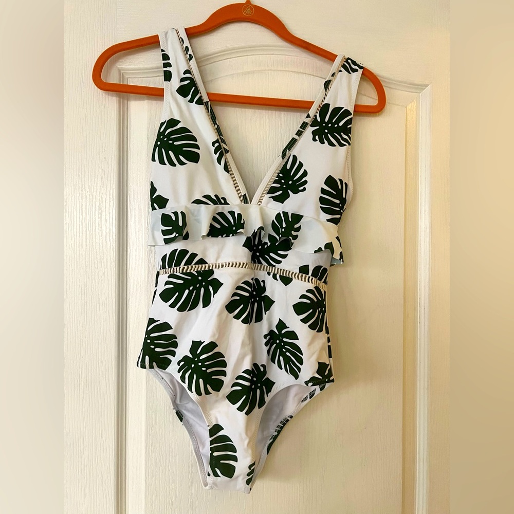 Cupshe size small bathing suit. Brand new, never worn with tags.